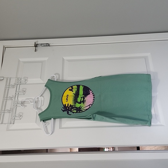 Men's Levi's California tank top.  Graphics on back - Picture 4 of 6